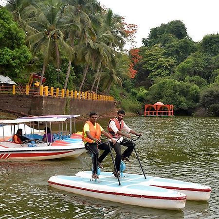 Mayem Lakeview Hotel Goa Exterior photo