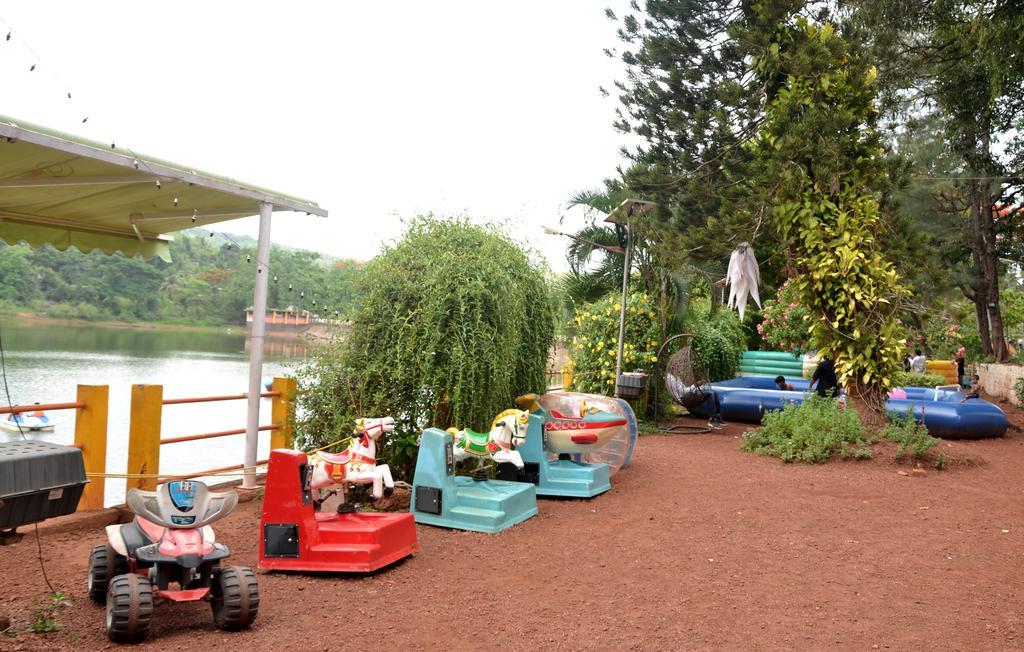 Mayem Lakeview Hotel Goa Exterior photo
