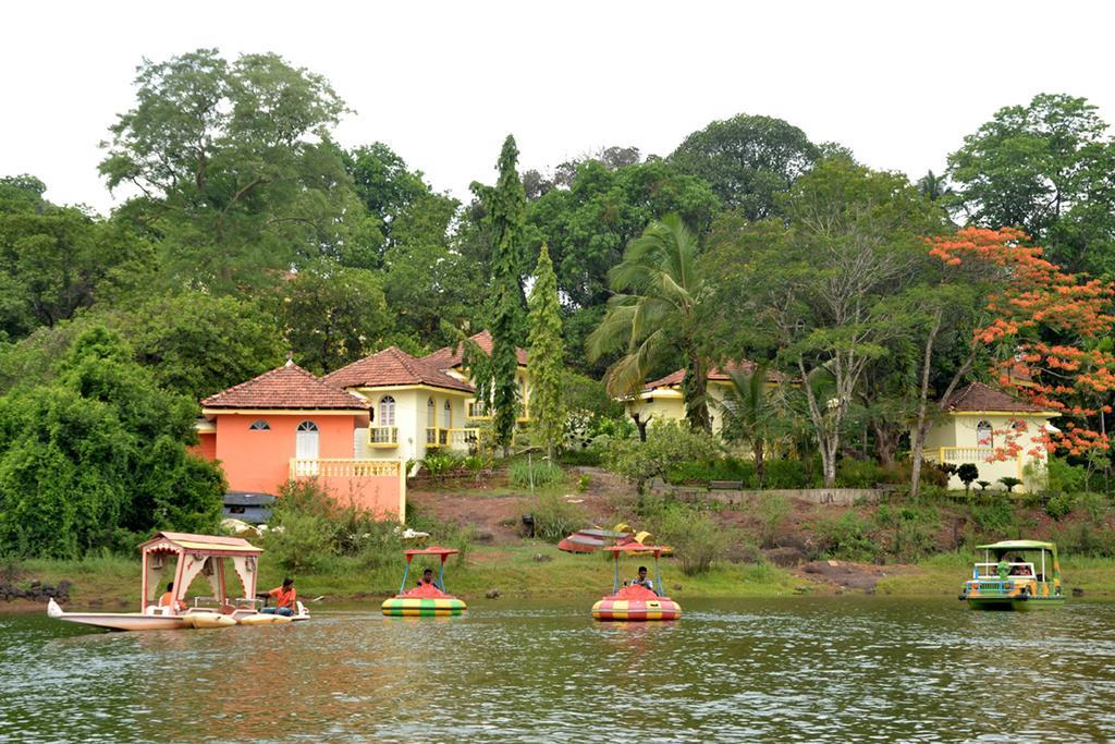 Mayem Lakeview Hotel Goa Exterior photo