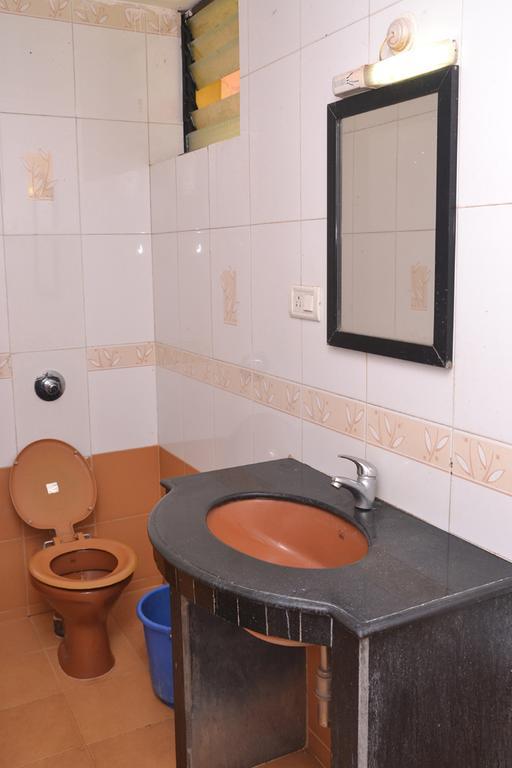 Mayem Lakeview Hotel Goa Room photo