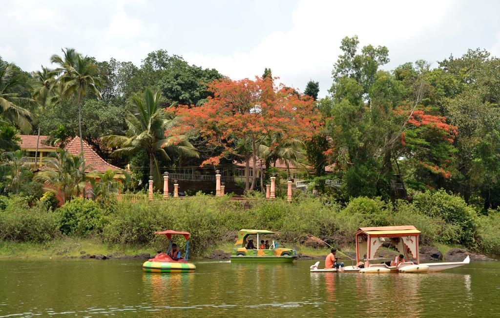 Mayem Lakeview Hotel Goa Exterior photo